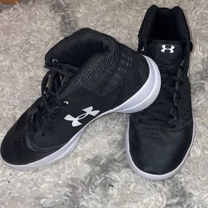 BLACK UNDER ARMOR BASKETBALL SHOES